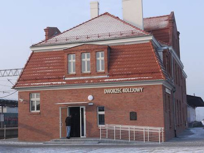 Zmodernizowany budynek dworca w Swarzędzu