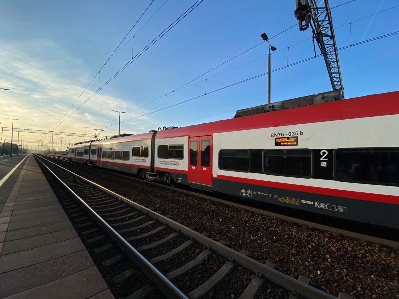 Koleje Wielkopolskie zawiozą pasażerów nad morze w rekordowym czasie 