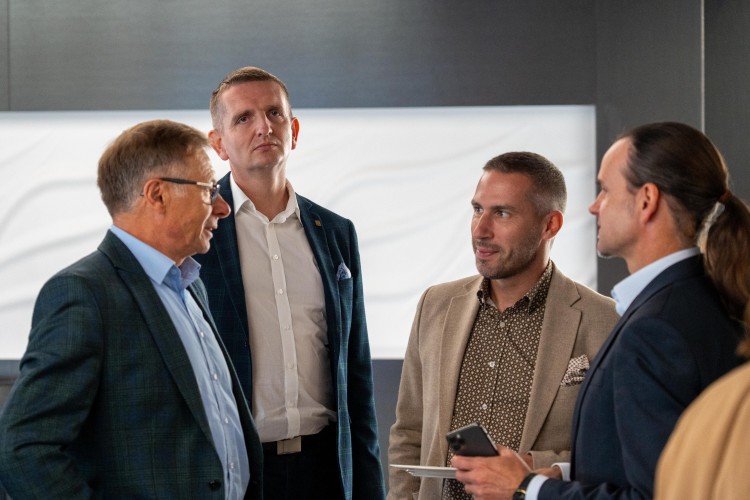 Uczestnicy posiedzenia Rady Metropolii w trakcie obrad