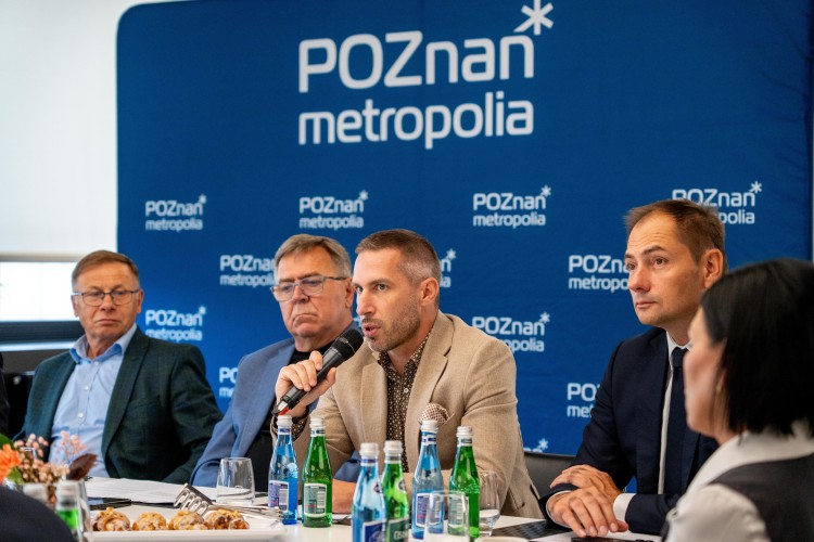 Uczestnicy posiedzenia Rady Metropolii w trakcie obrad
