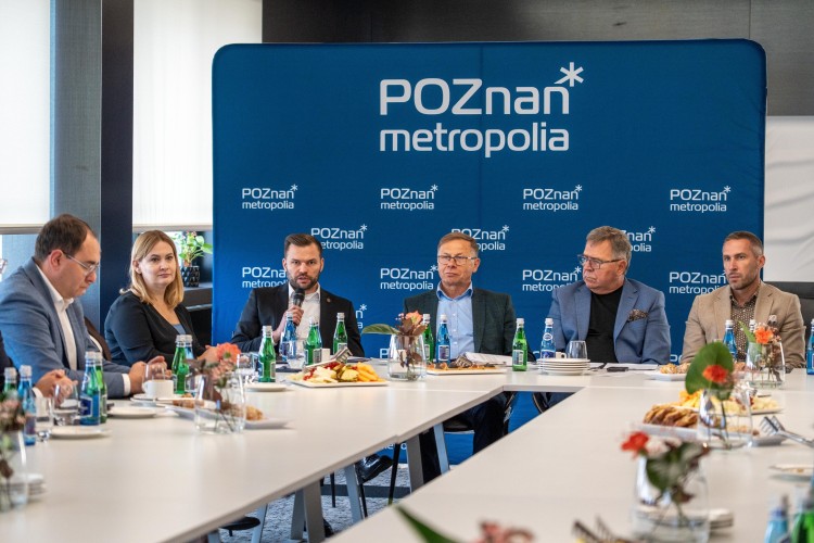 Uczestnicy posiedzenia Rady Metropolii w trakcie obrad