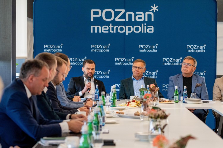 Uczestnicy posiedzenia Rady Metropolii w trakcie obrad