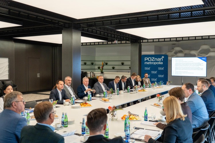 Uczestnicy posiedzenia Rady Metropolii w trakcie obrad