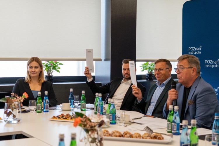 Uczestnicy posiedzenia Rady Metropolii w trakcie obrad