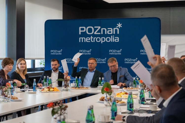 Uczestnicy posiedzenia Rady Metropolii w trakcie obrad