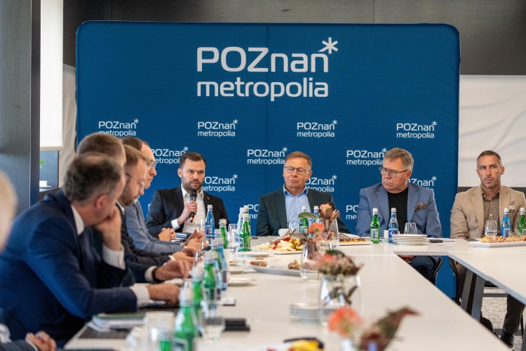 Uczestnicy posiedzenia Rady Metropolii w trakcie obrad