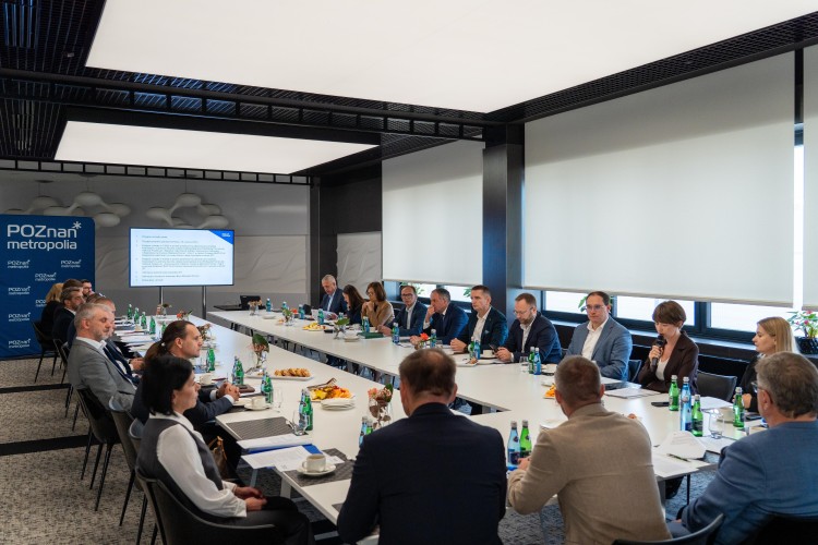 Uczestnicy posiedzenia Rady Metropolii w trakcie obrad