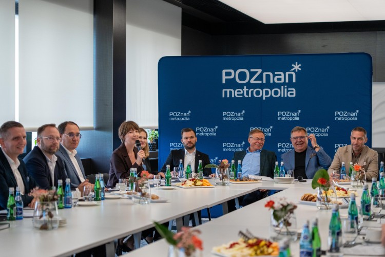 Uczestnicy posiedzenia Rady Metropolii w trakcie obrad