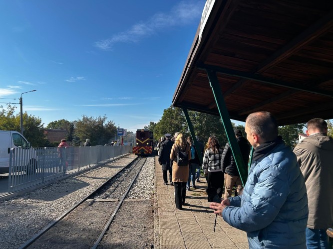 Fotografia przedstawia uczestników wizyty studyjnej w Warszawie