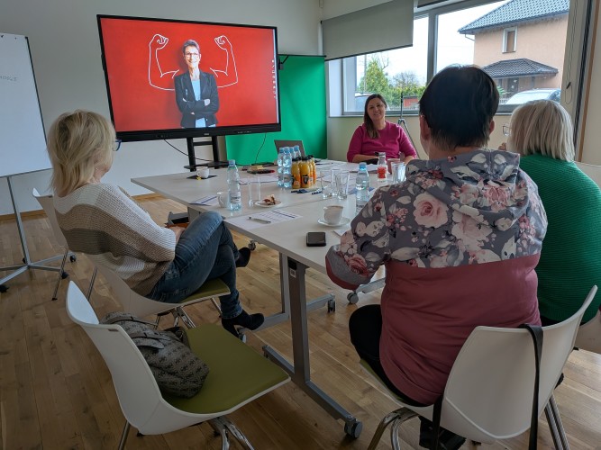 Zdjęcie ilustrujące warsztaty dla seniorów w Komornikach