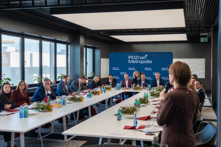 Fotografia uczestników posiedzenia Rady Metropolii podczas obrad