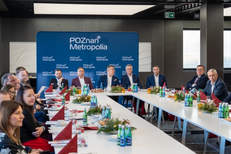 Fotografia uczestników posiedzenia Rady Metropolii podczas obrad