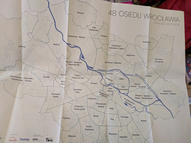Widok mapy administracyjnej Wroclawia z zaznaczonymi granicami osiedli
