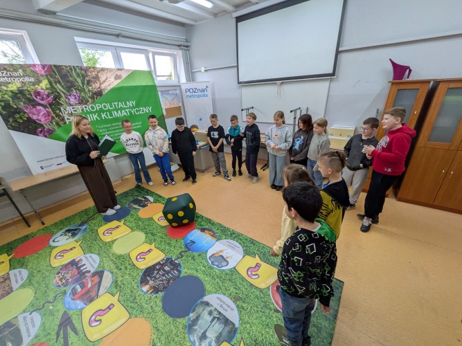 Gra wielkoformatowa z udziałem młodzieży
