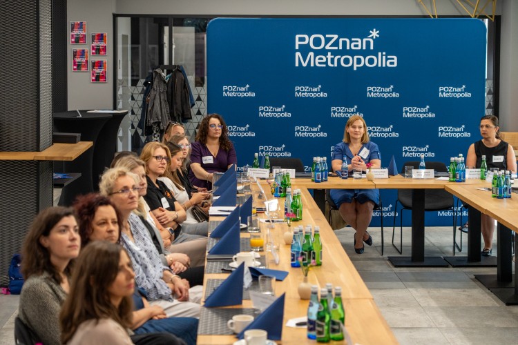Zdjęcie przedstawia uczestników spotkania.